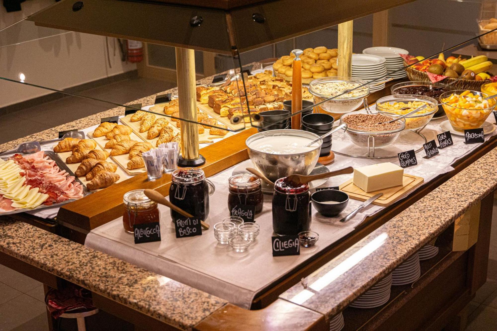 Hotel Bel Sit كومانو تيرمي المظهر الخارجي الصورة